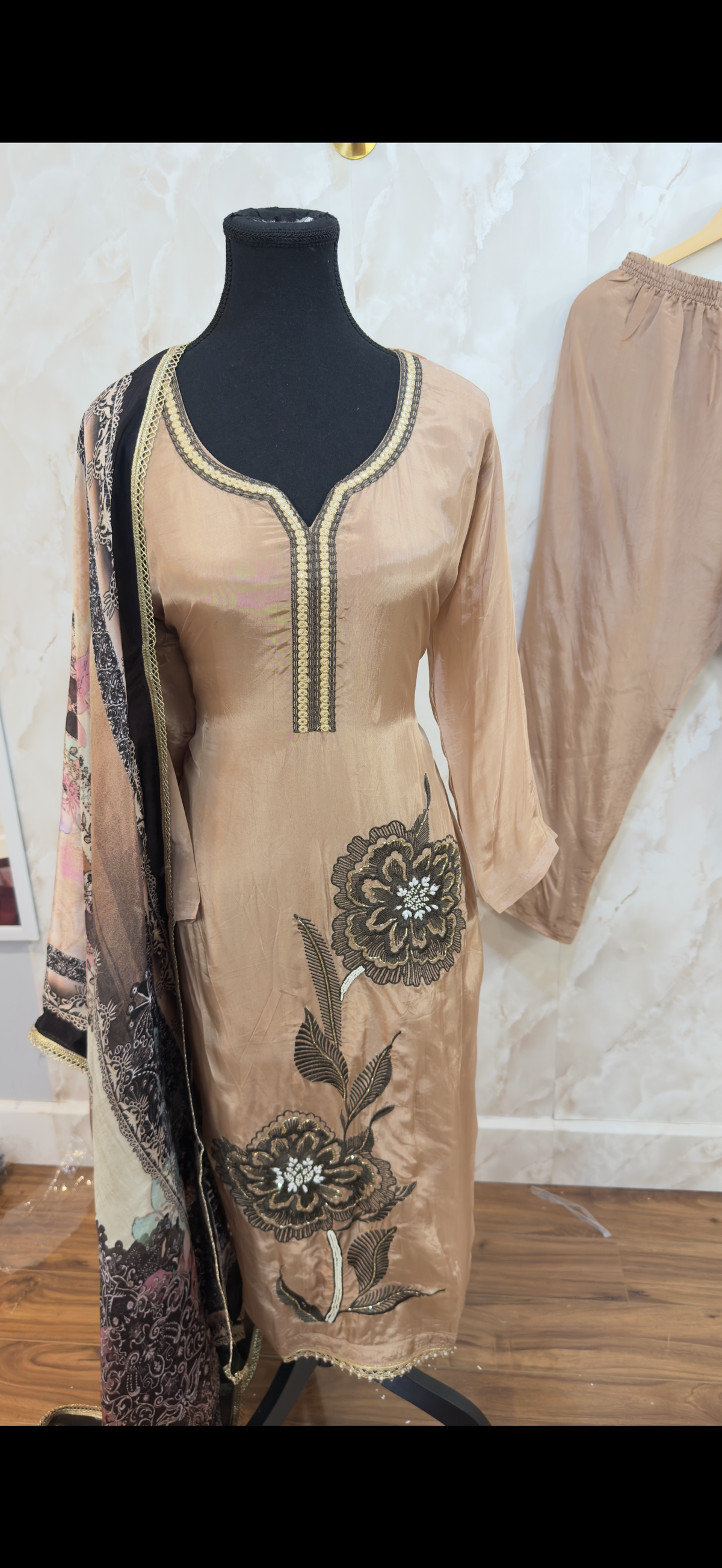Beautiful pant suit SF596