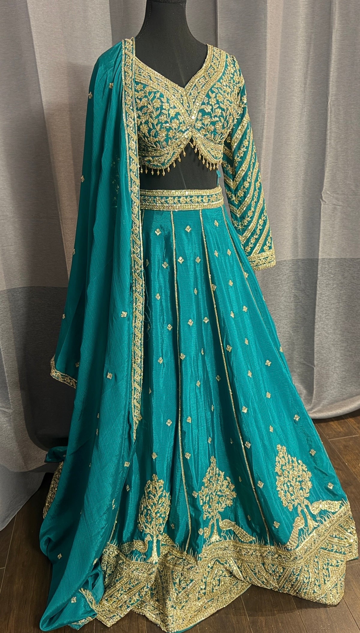 Party wear heavy lehnga SF568