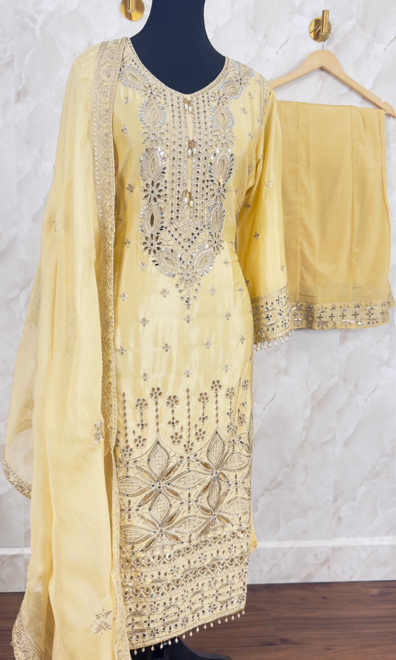 Chinnon party wear suit