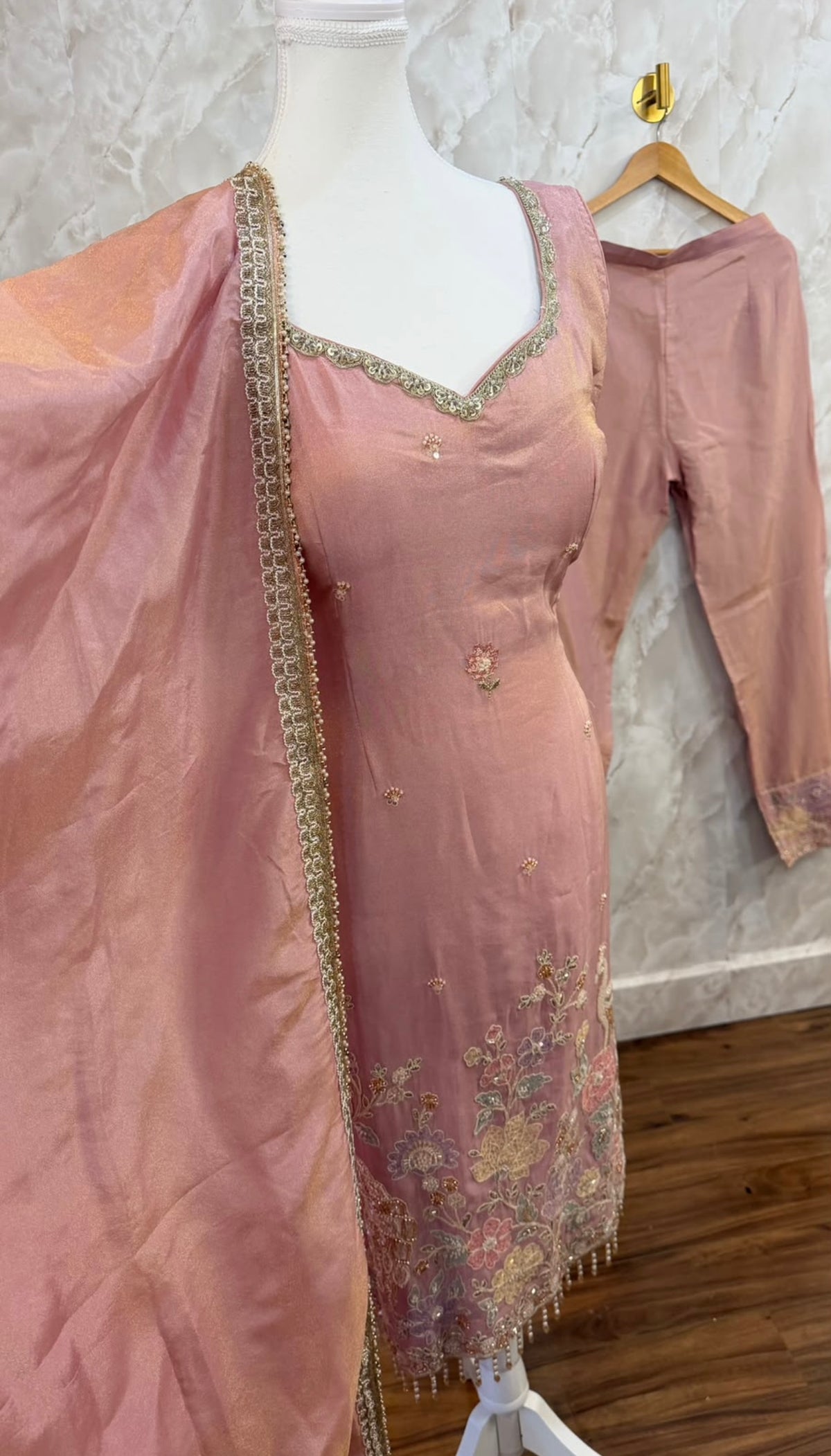 Beautiful embroidered pant suit SF681