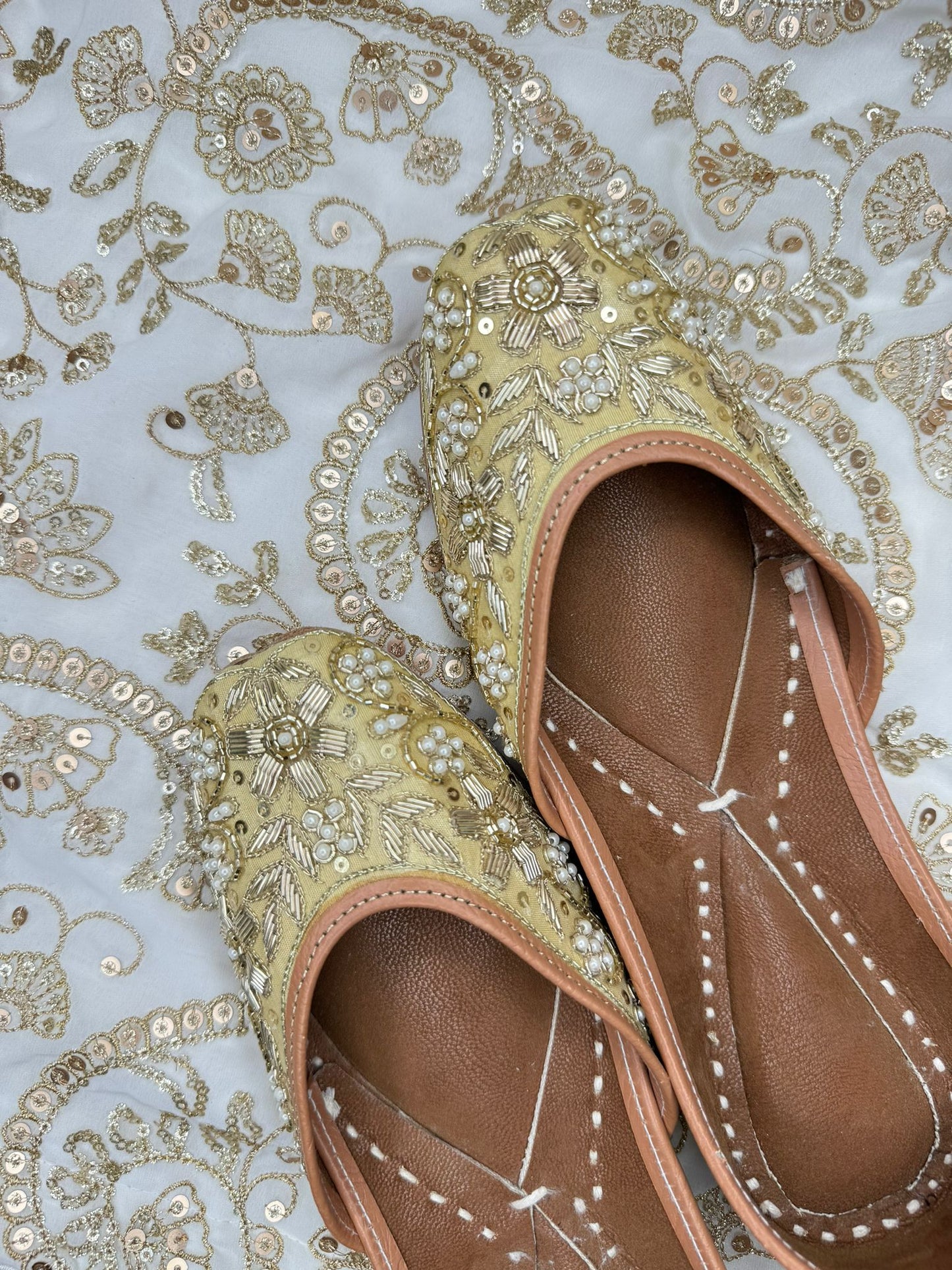 Golden punjabi jutti