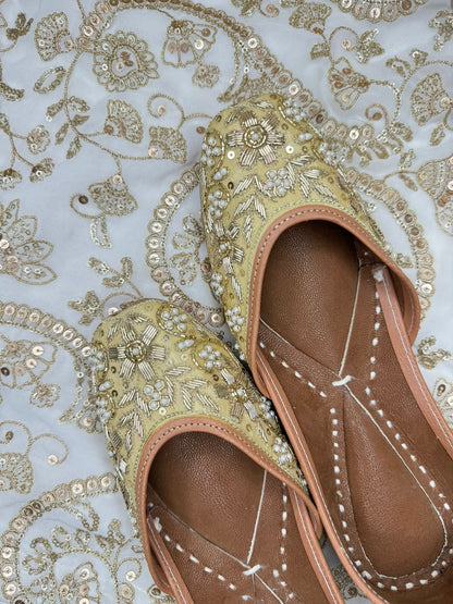 Golden punjabi jutti